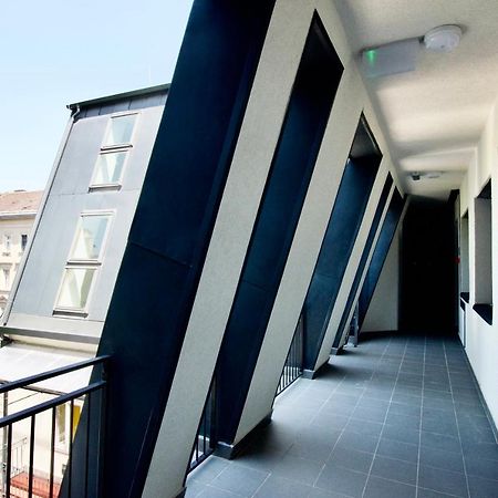 Premium Apartment By Hi5 - Penthouse Studio + Rooftop ブダペスト エクステリア 写真